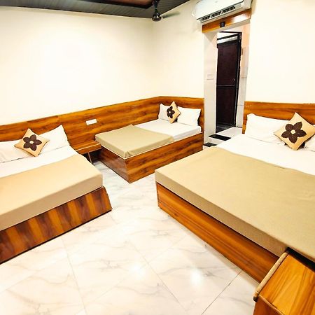 Hotel Om Palace اوجاين المظهر الخارجي الصورة