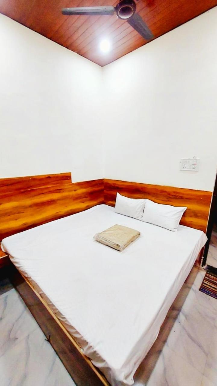 Hotel Om Palace اوجاين المظهر الخارجي الصورة
